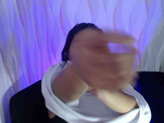 LauraBree webcam