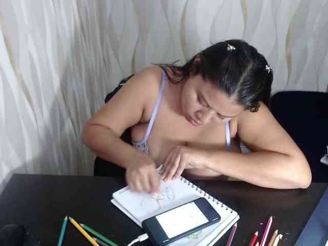 LauraBree webcam