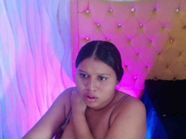 LauraBree webcam