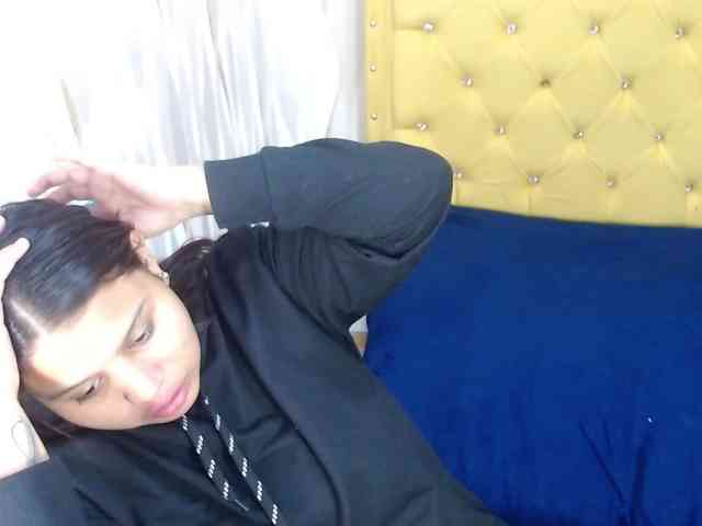 LauraBree webcam
