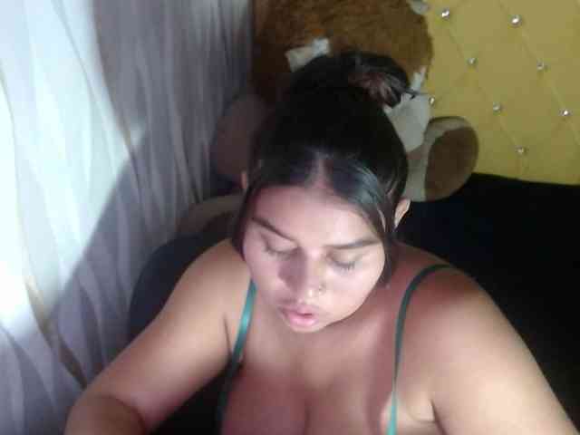 LauraBree webcam