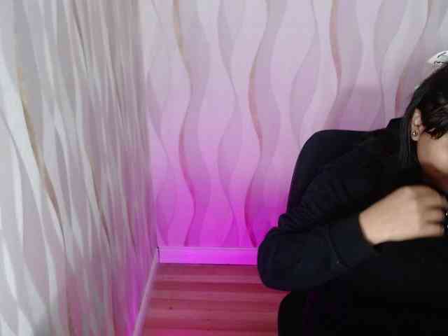LauraBree webcam