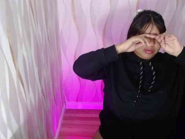 LauraBree webcam