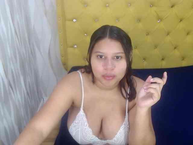 LauraBree webcam