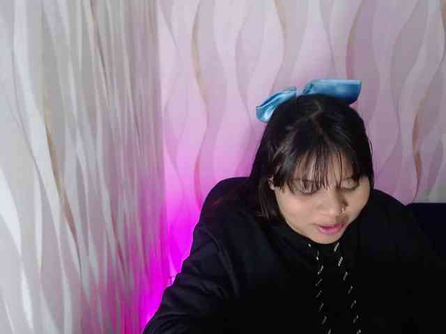 LauraBree webcam