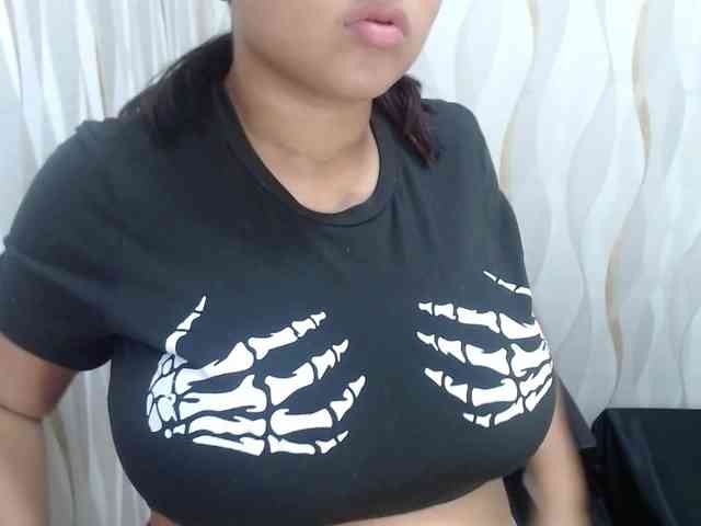 LauraBree webcam