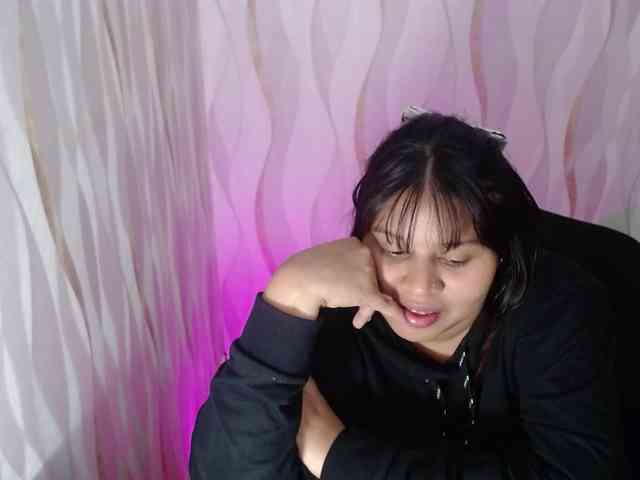 LauraBree webcam