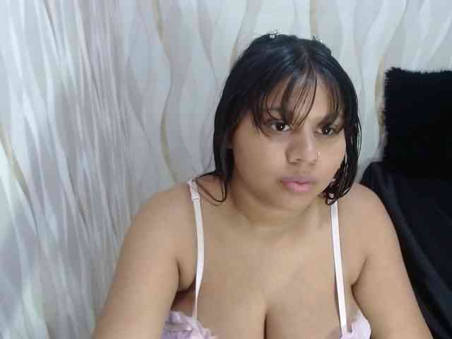 LauraBree webcam