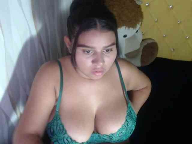 LauraBree webcam
