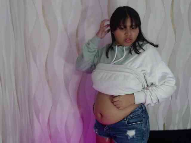 LauraBree webcam