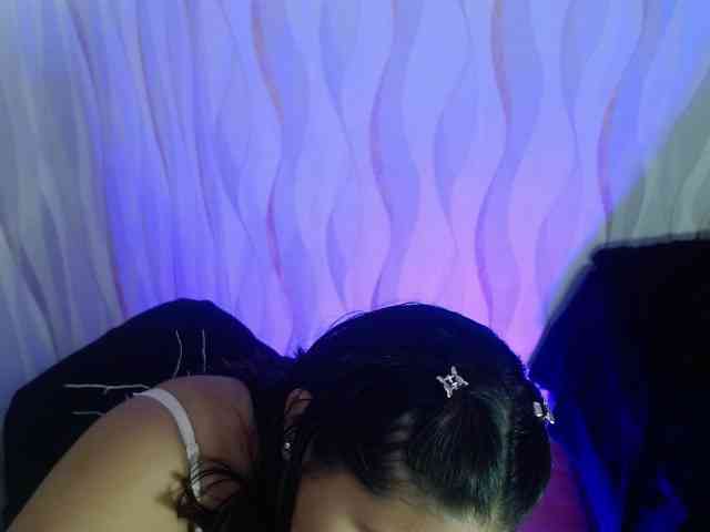 LauraBree webcam
