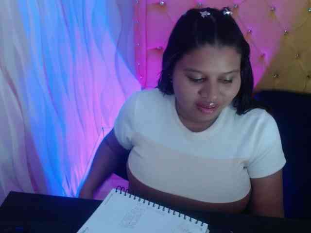 LauraBree webcam
