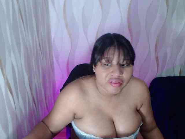 LauraBree webcam