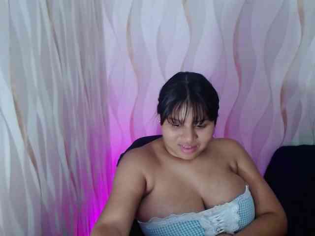 LauraBree webcam