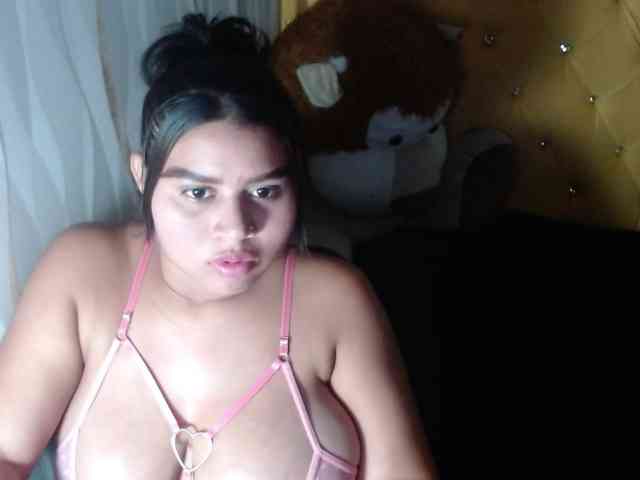 LauraBree webcam
