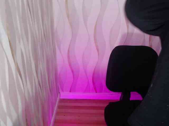 LauraBree webcam
