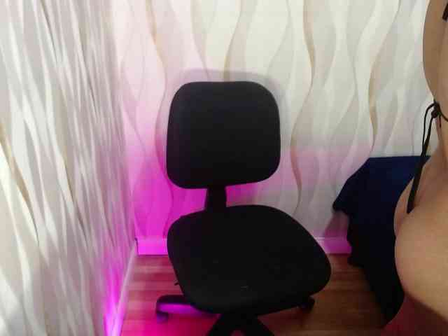 LauraBree webcam