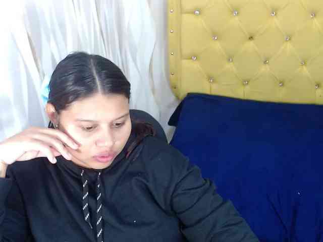 LauraBree webcam