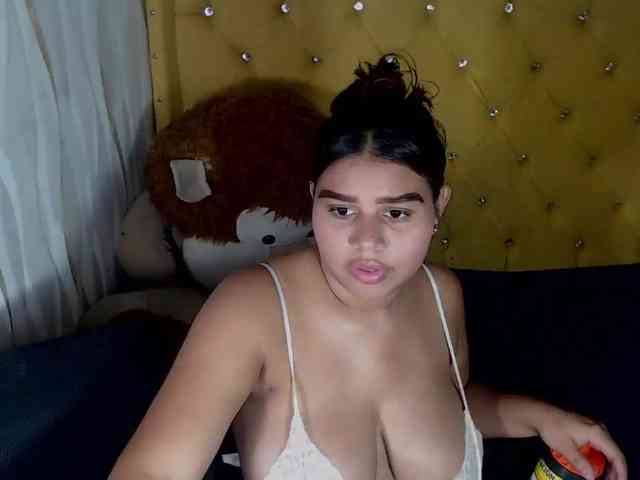 LauraBree webcam