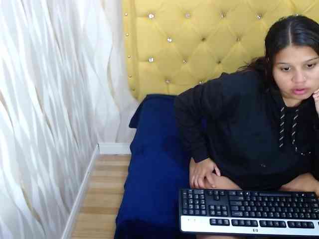 LauraBree webcam