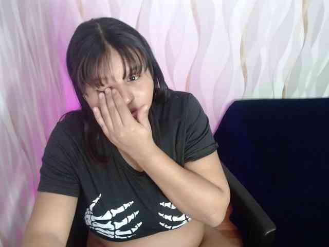 LauraBree webcam