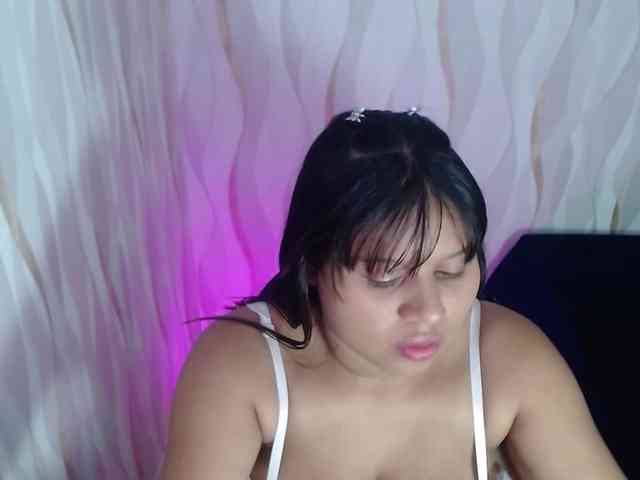 LauraBree webcam