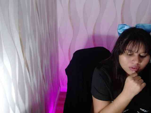 LauraBree webcam