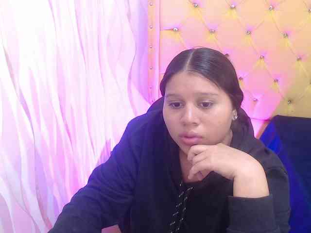 LauraBree webcam