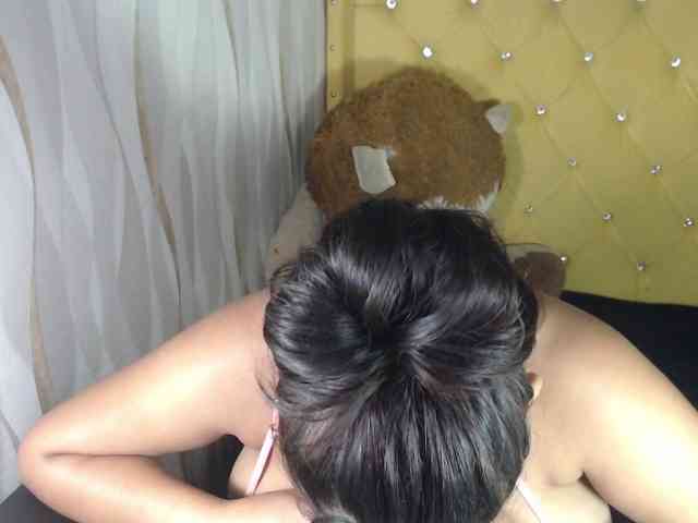 LauraBree webcam