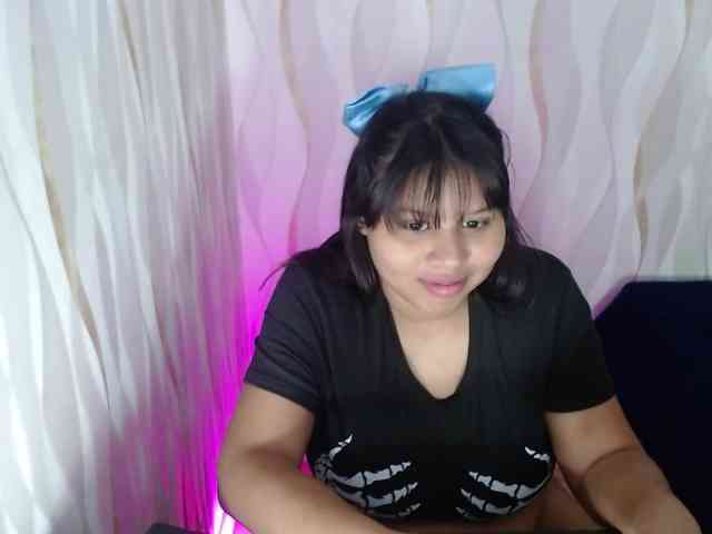 LauraBree webcam