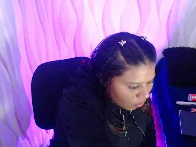 LauraBree webcam