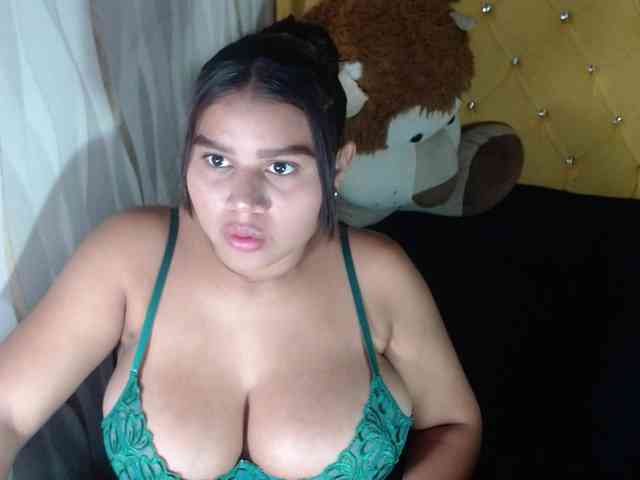 LauraBree webcam