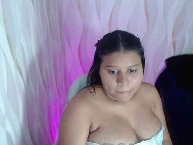 LauraBree webcam