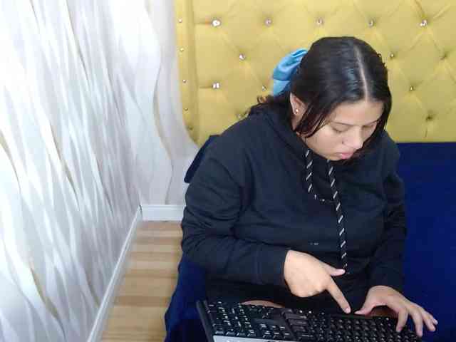 LauraBree webcam