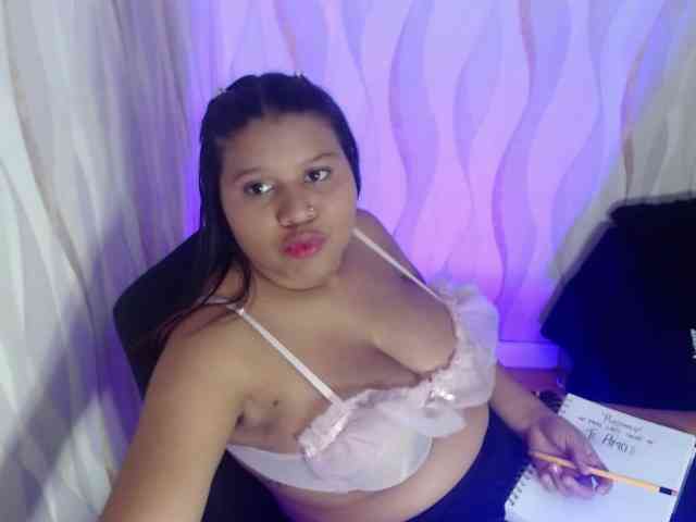 LauraBree webcam