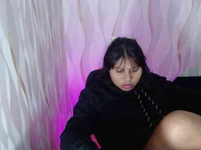 LauraBree webcam
