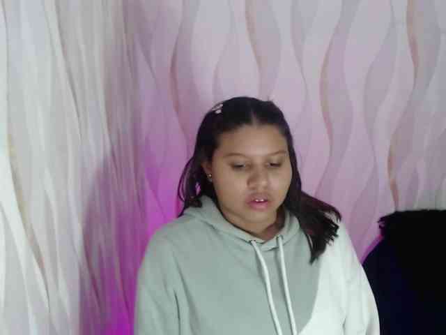 LauraBree webcam