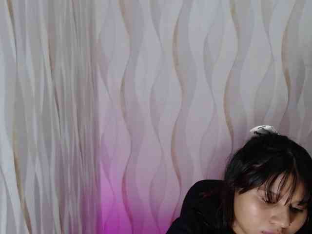 LauraBree webcam