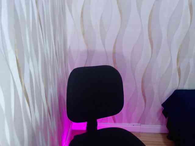 LauraBree webcam