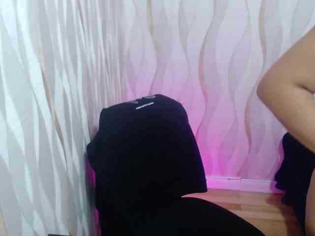 LauraBree webcam