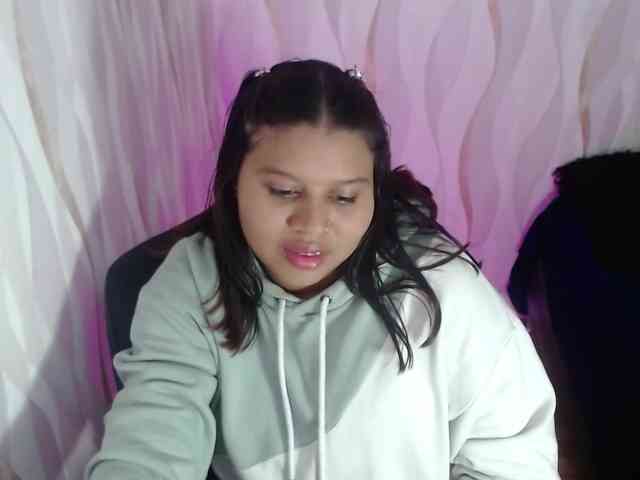 LauraBree webcam
