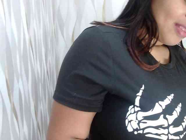 LauraBree webcam