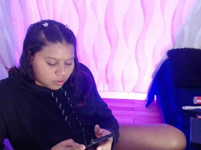 LauraBree webcam