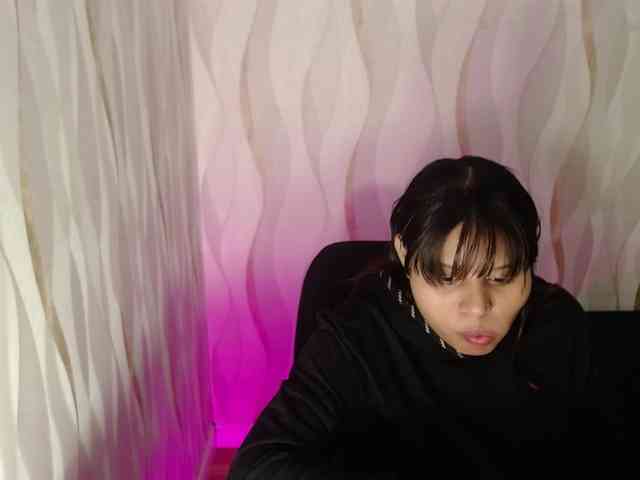 LauraBree webcam
