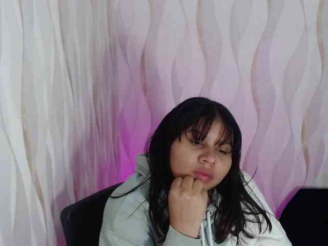 LauraBree webcam
