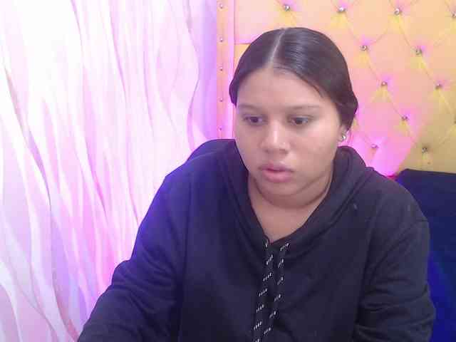 LauraBree webcam