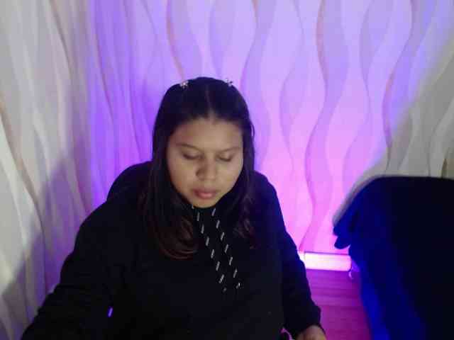 LauraBree webcam