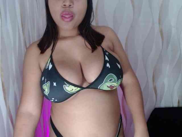 LauraBree webcam