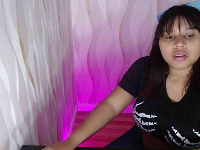 LauraBree webcam