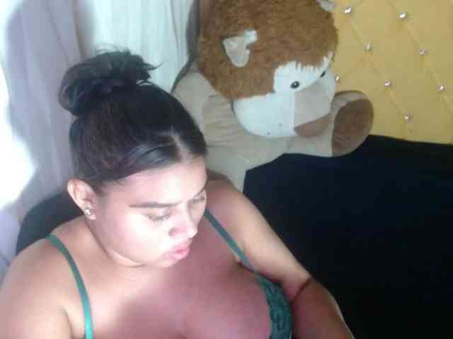 LauraBree webcam